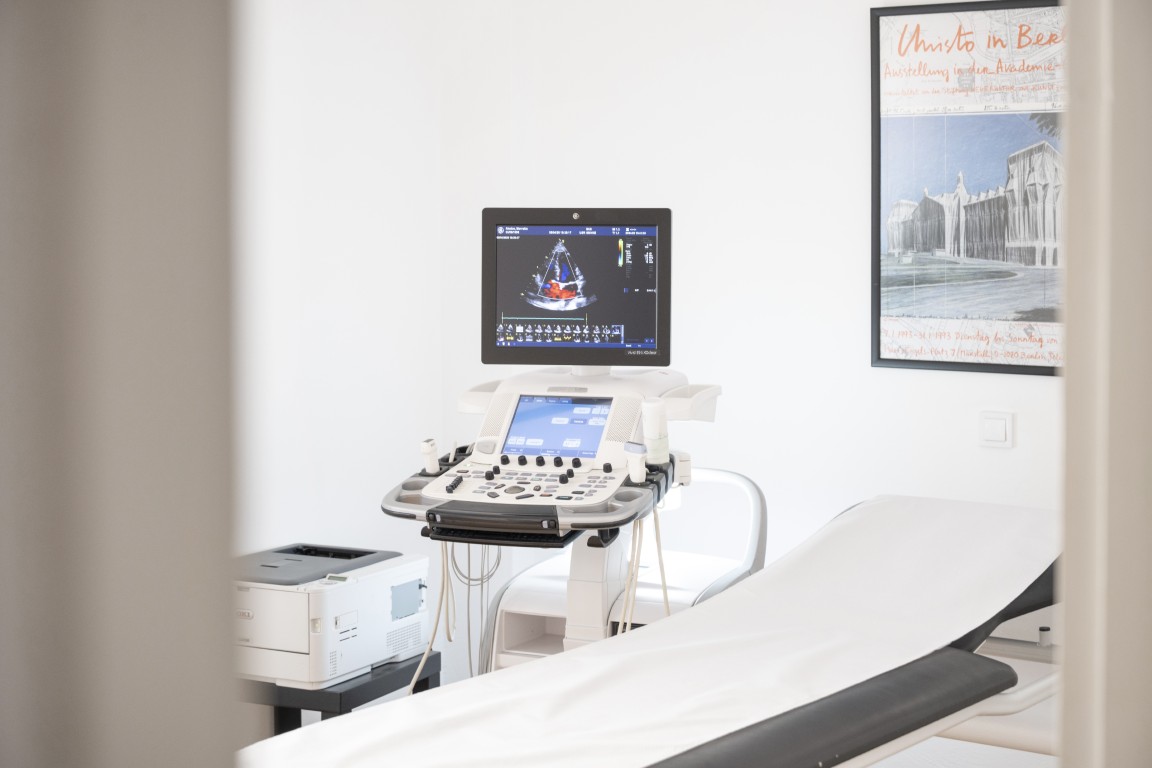Dr. Carolin Sonne cardiology clinic interior in Athens